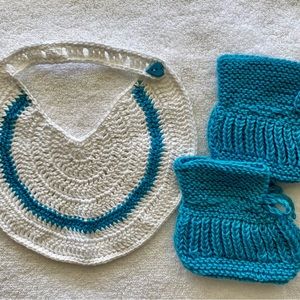 Baby drool bib and matching booties